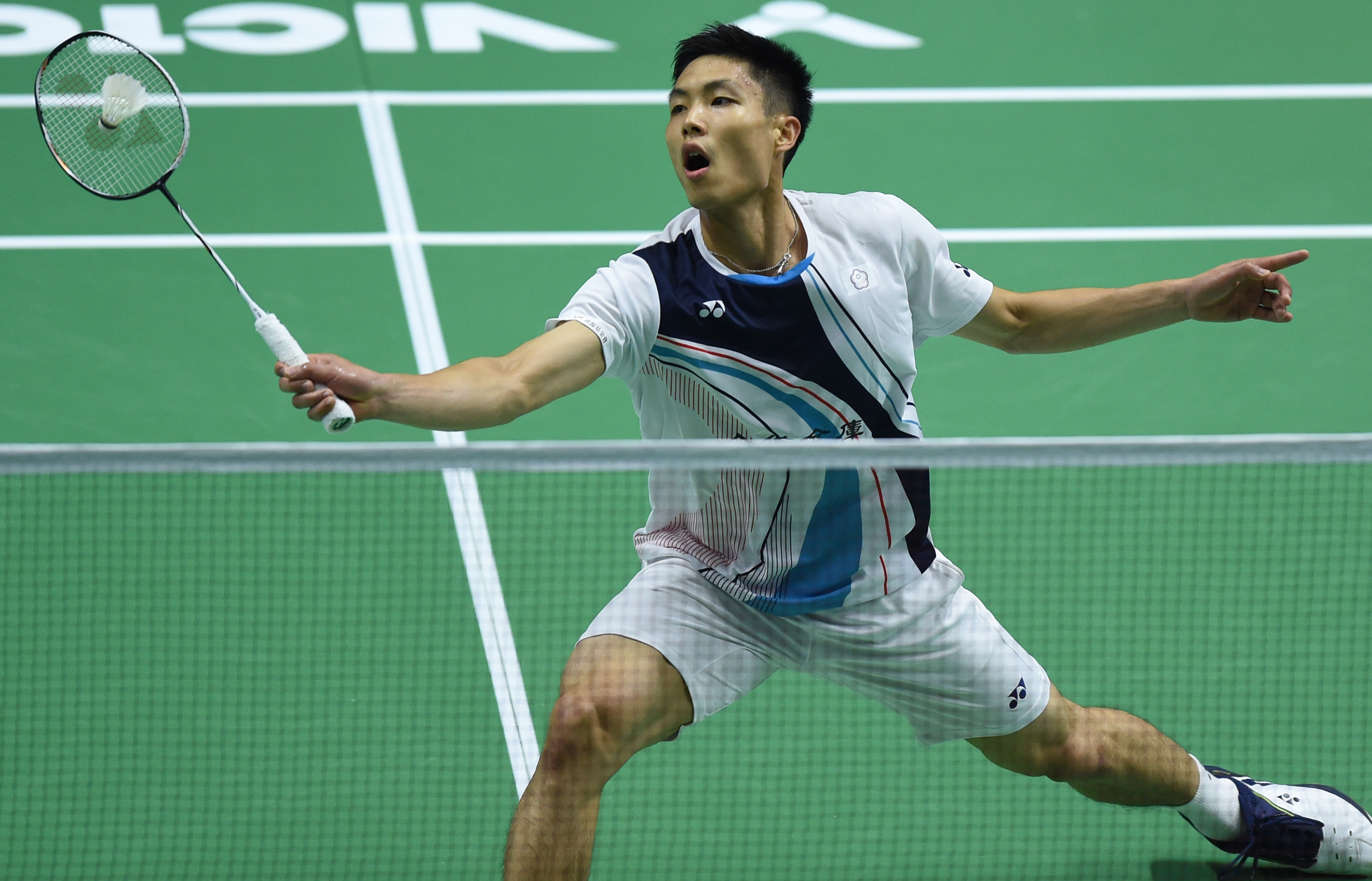 在争抢篮板 在争抢篮板