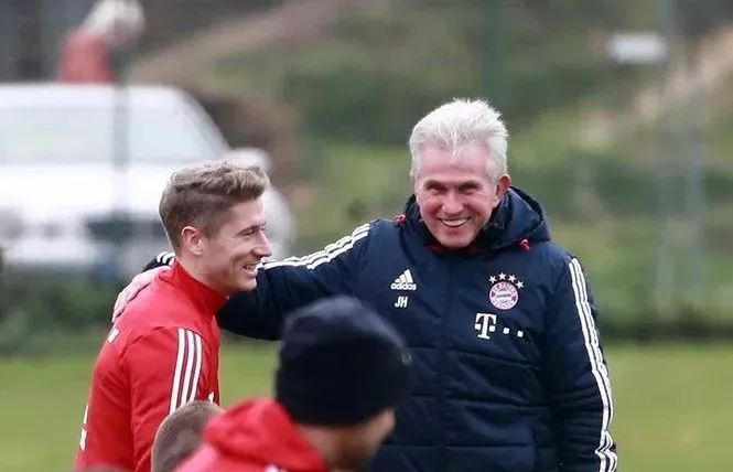 三脚传递打 三脚传递打